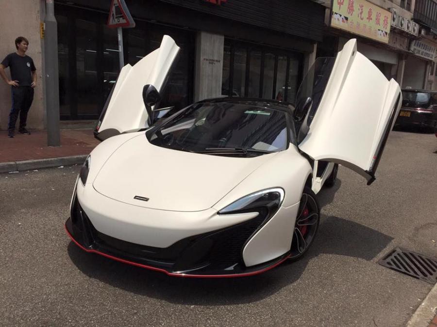  McLaren 650S Spyder Matte White by Impressive Wrap 2016 года  (фото 8 из 15)